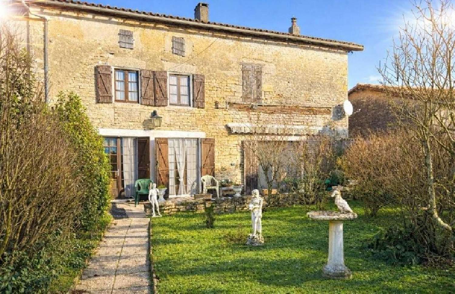  te koop huis Ruffec Charente 1