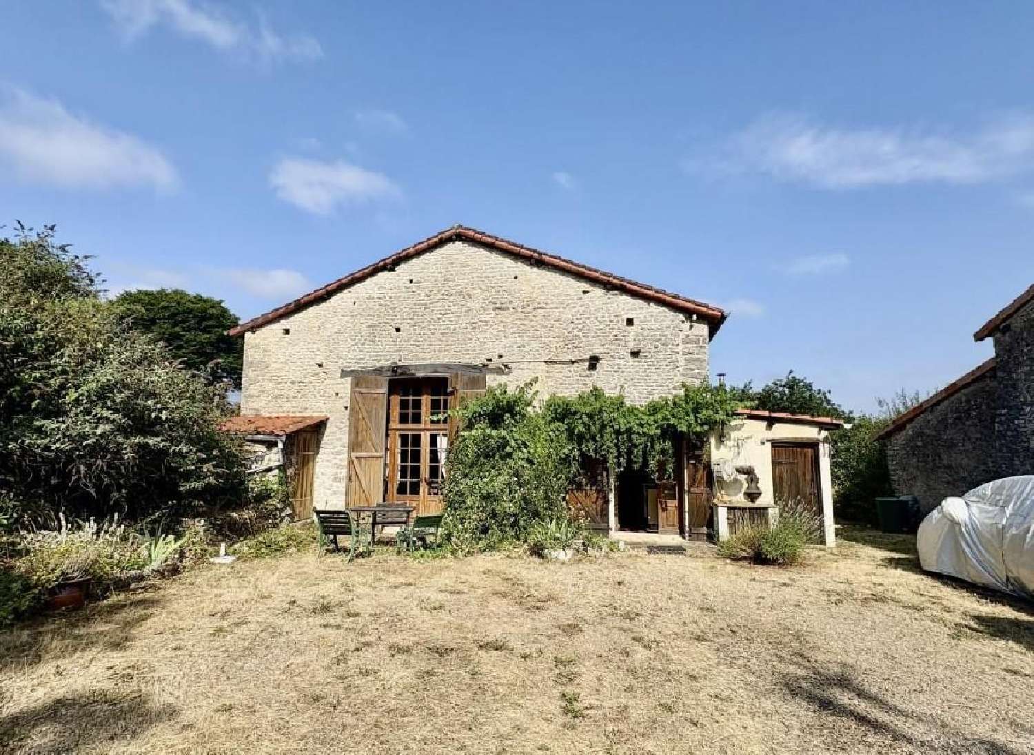  te koop huis Ruffec Charente 1