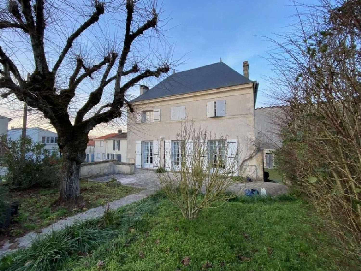  for sale house Saint-Jean-d'Angély Charente-Maritime 1