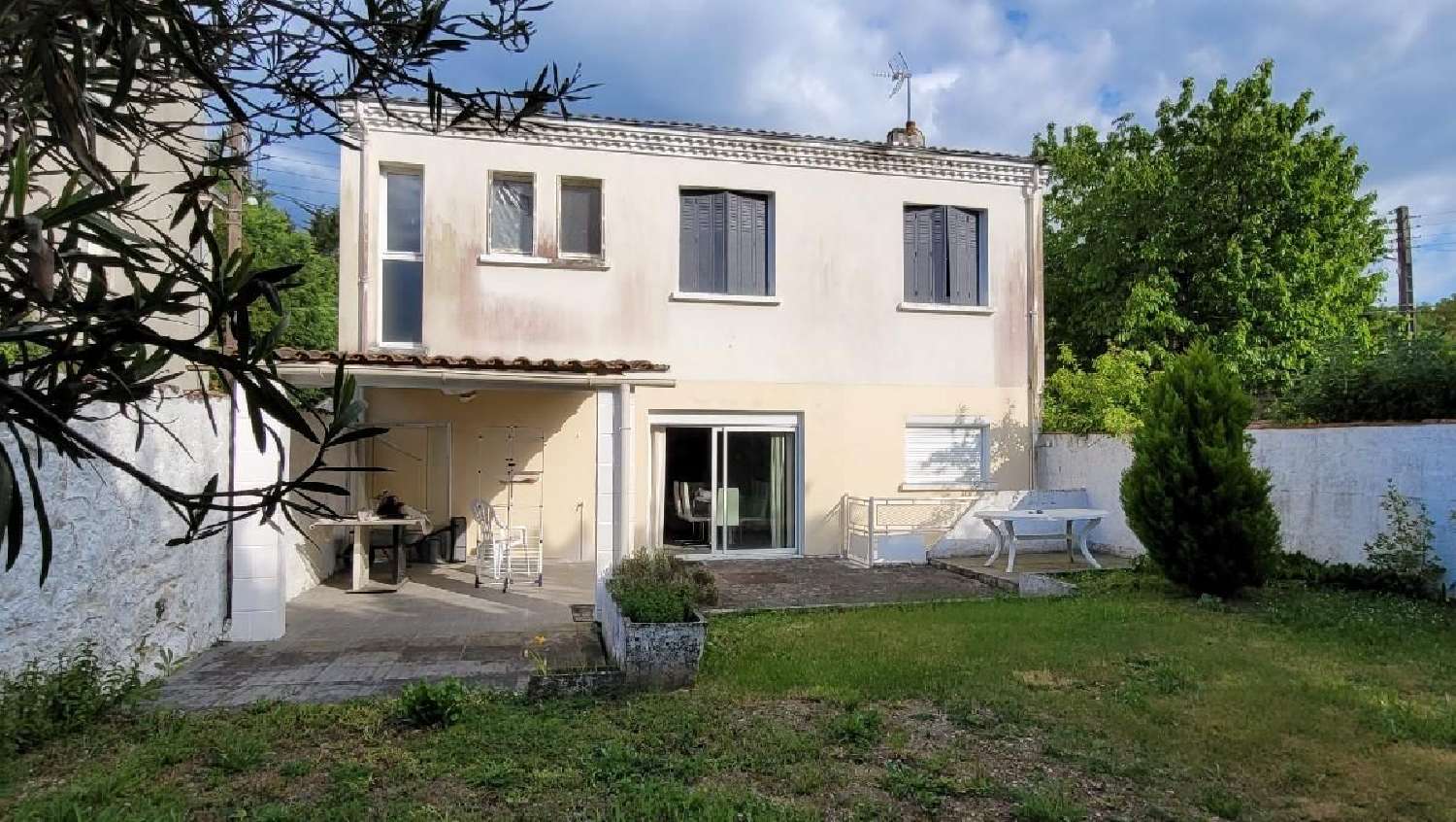 for sale house Saint-Jean-d'Angély Charente-Maritime 1
