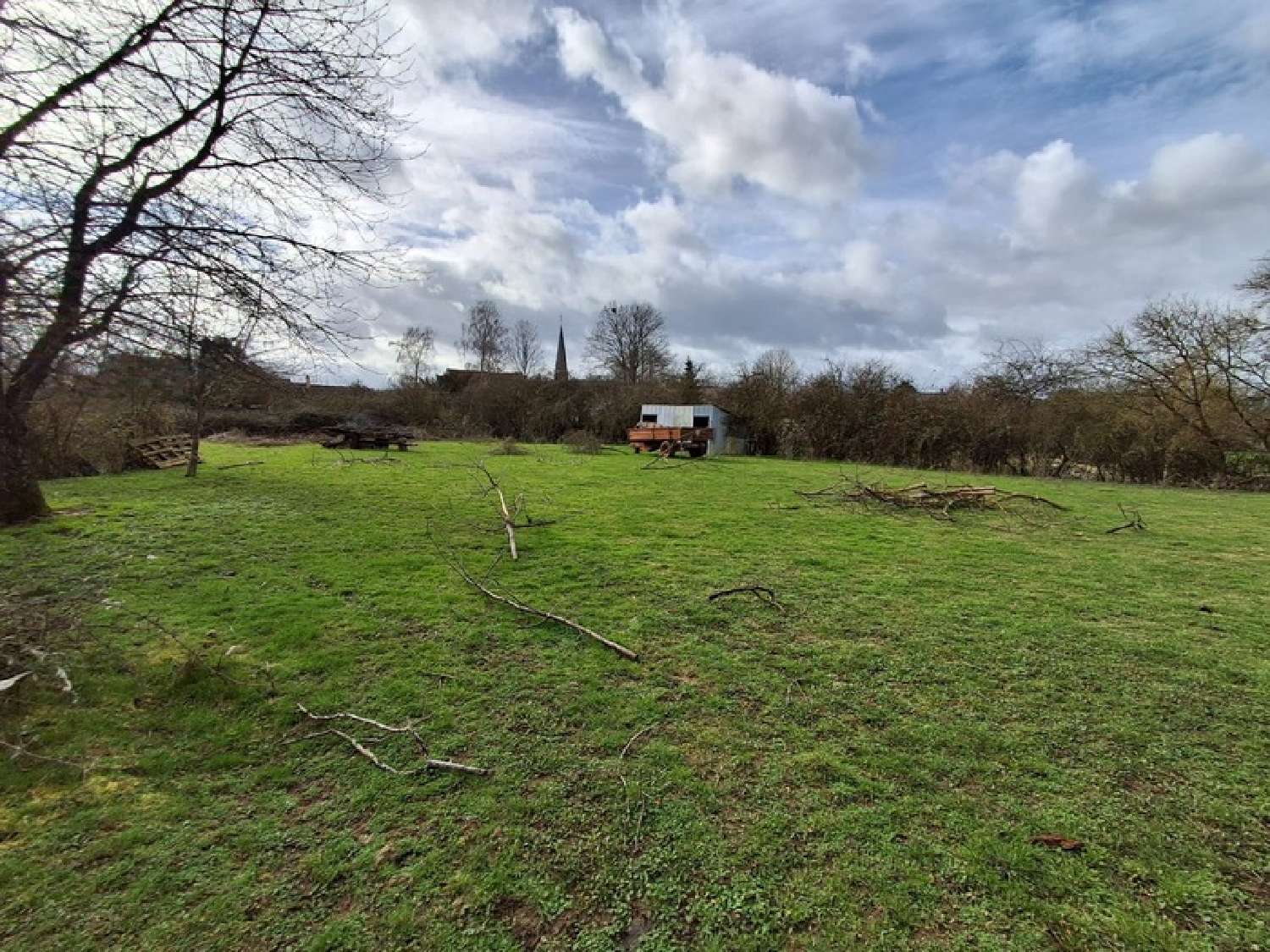 te koop terrein Maresché Sarthe 2