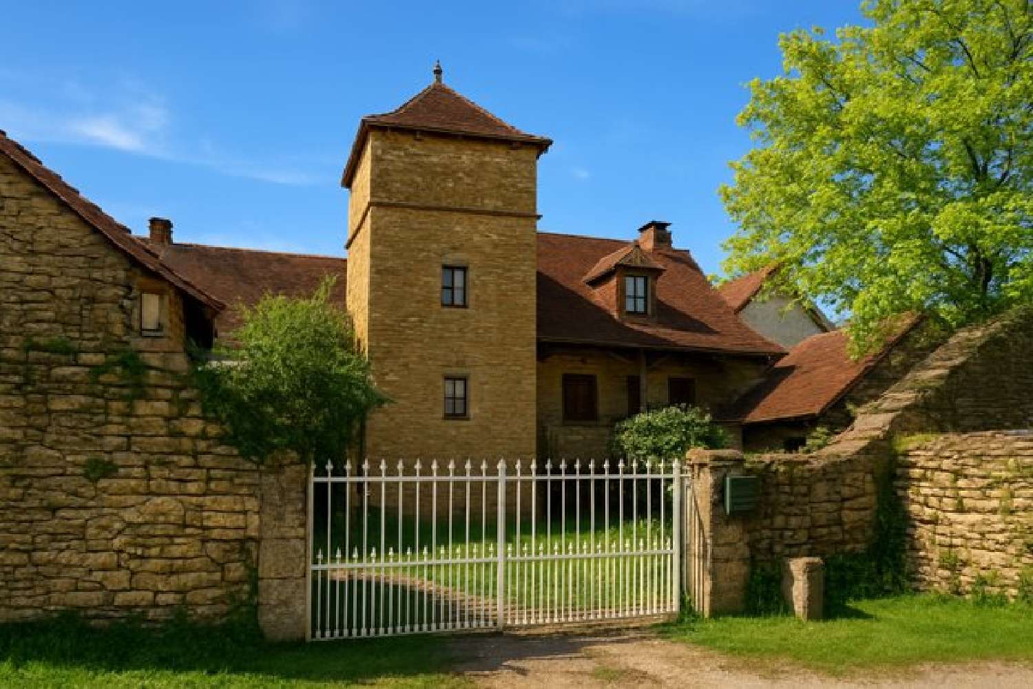  for sale villa Vitry-lès-Cluny Saône-et-Loire 1