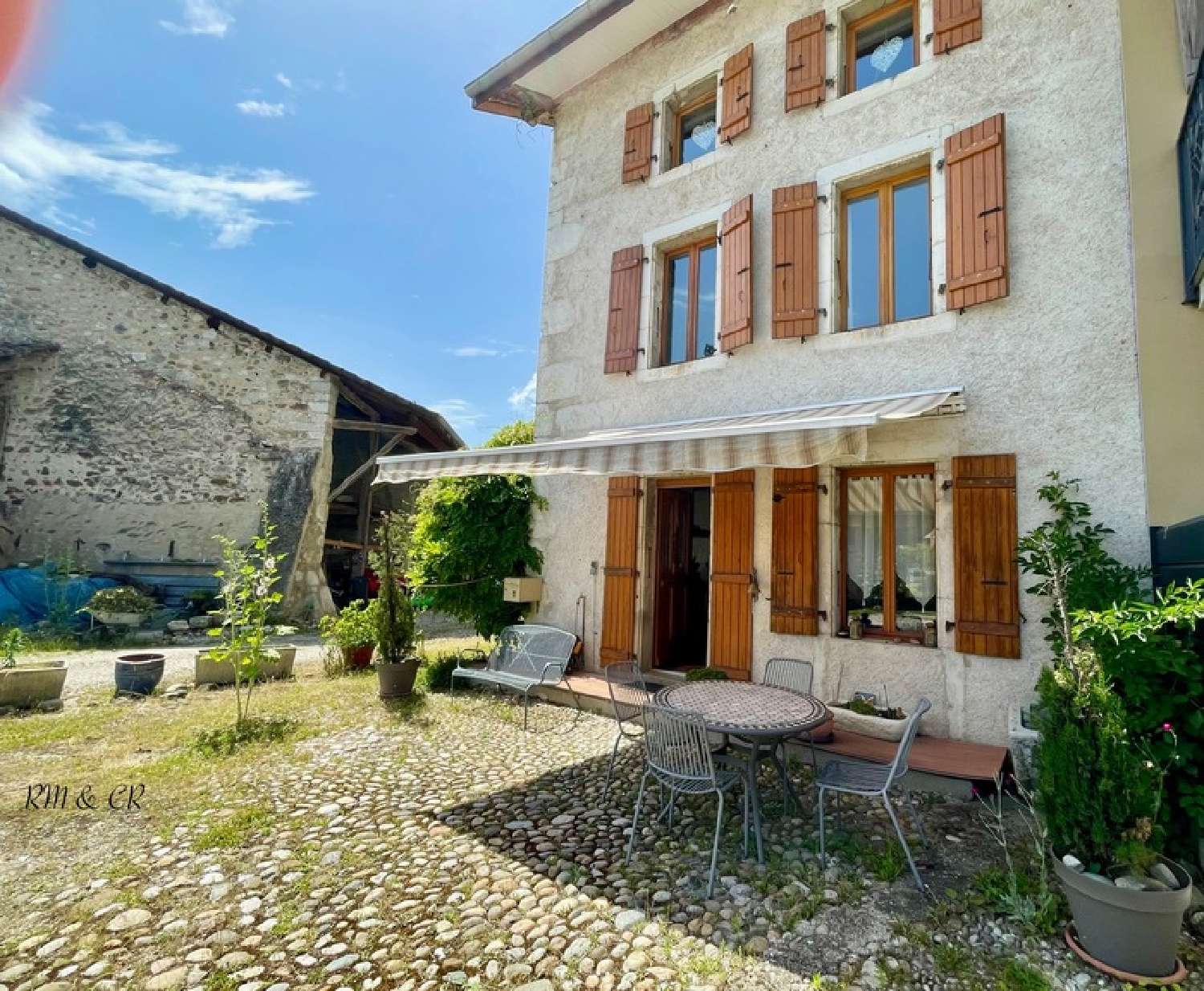 à vendre maison de village Saint-Genis-Pouilly Ain 2