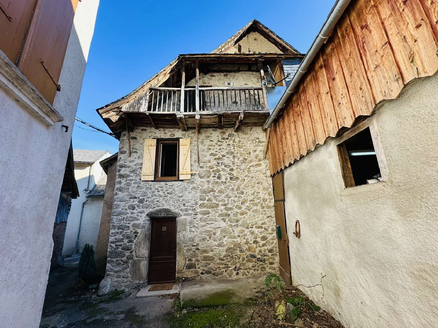  à vendre maison de village Uchentein Ariège 2