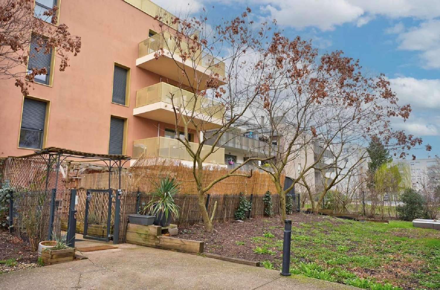  kaufen Wohnung/ Apartment Bron Rhône 1