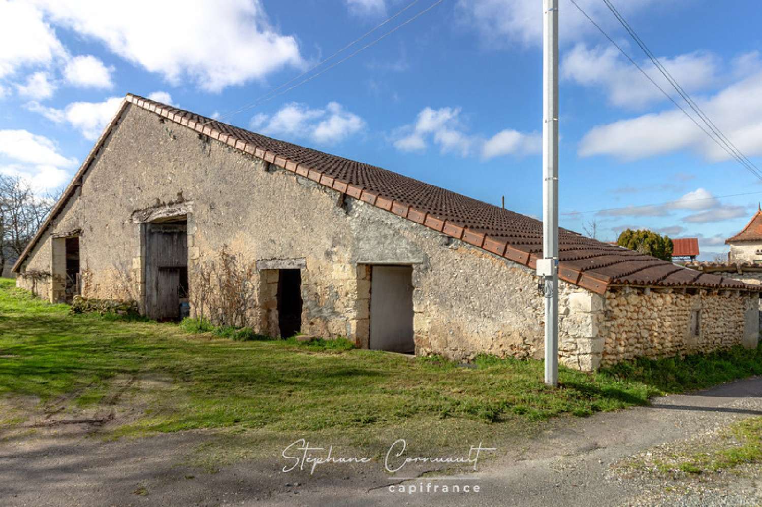  for sale barn Douchapt Dordogne 1