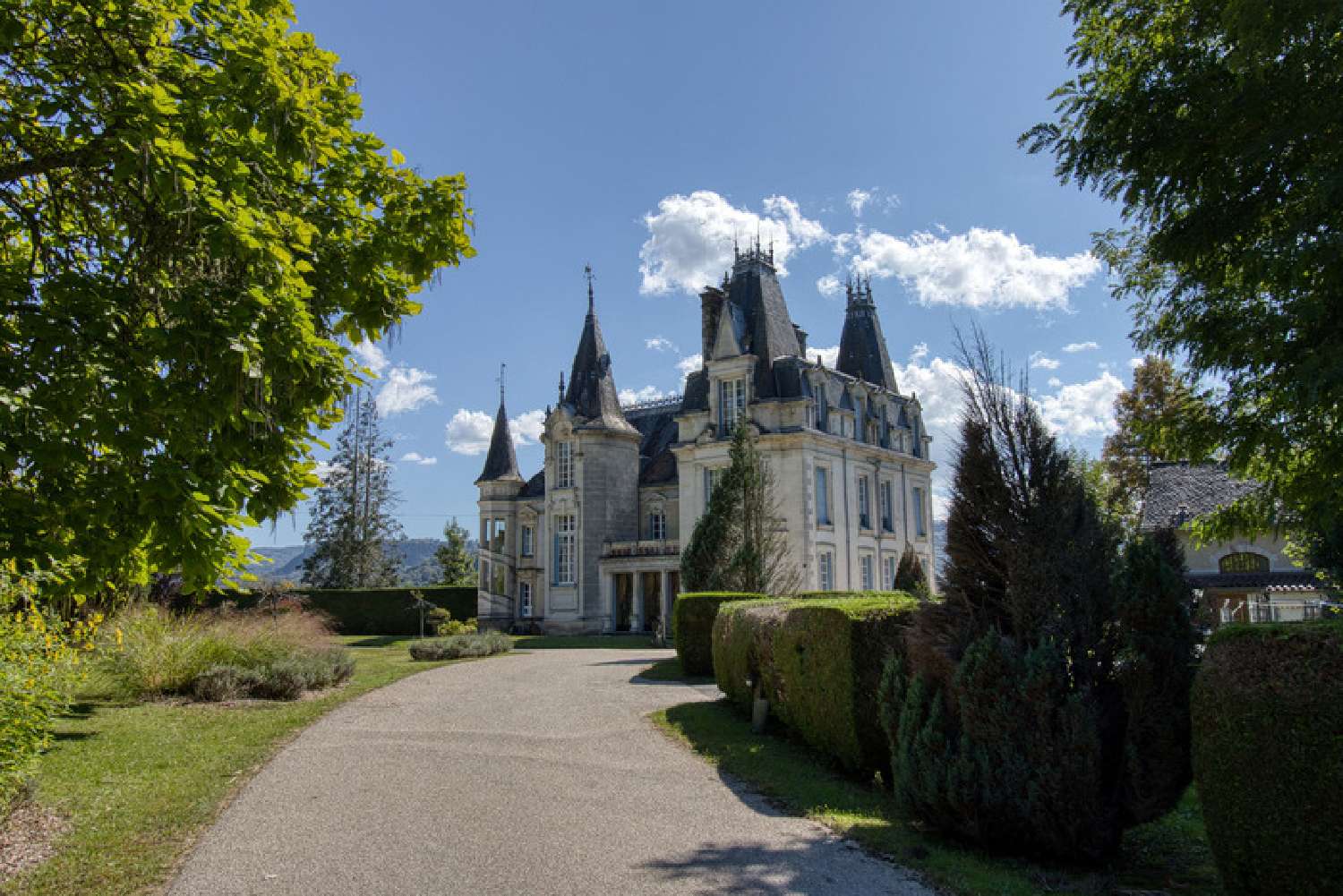  for sale castle Ydes Cantal 1