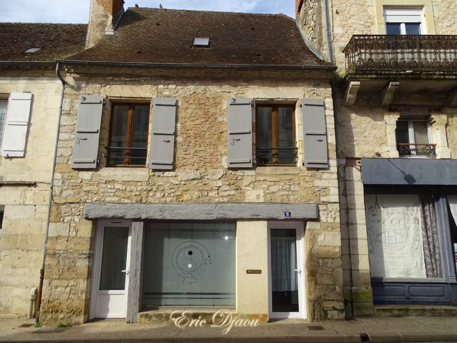  for sale city house Thenon Dordogne 1