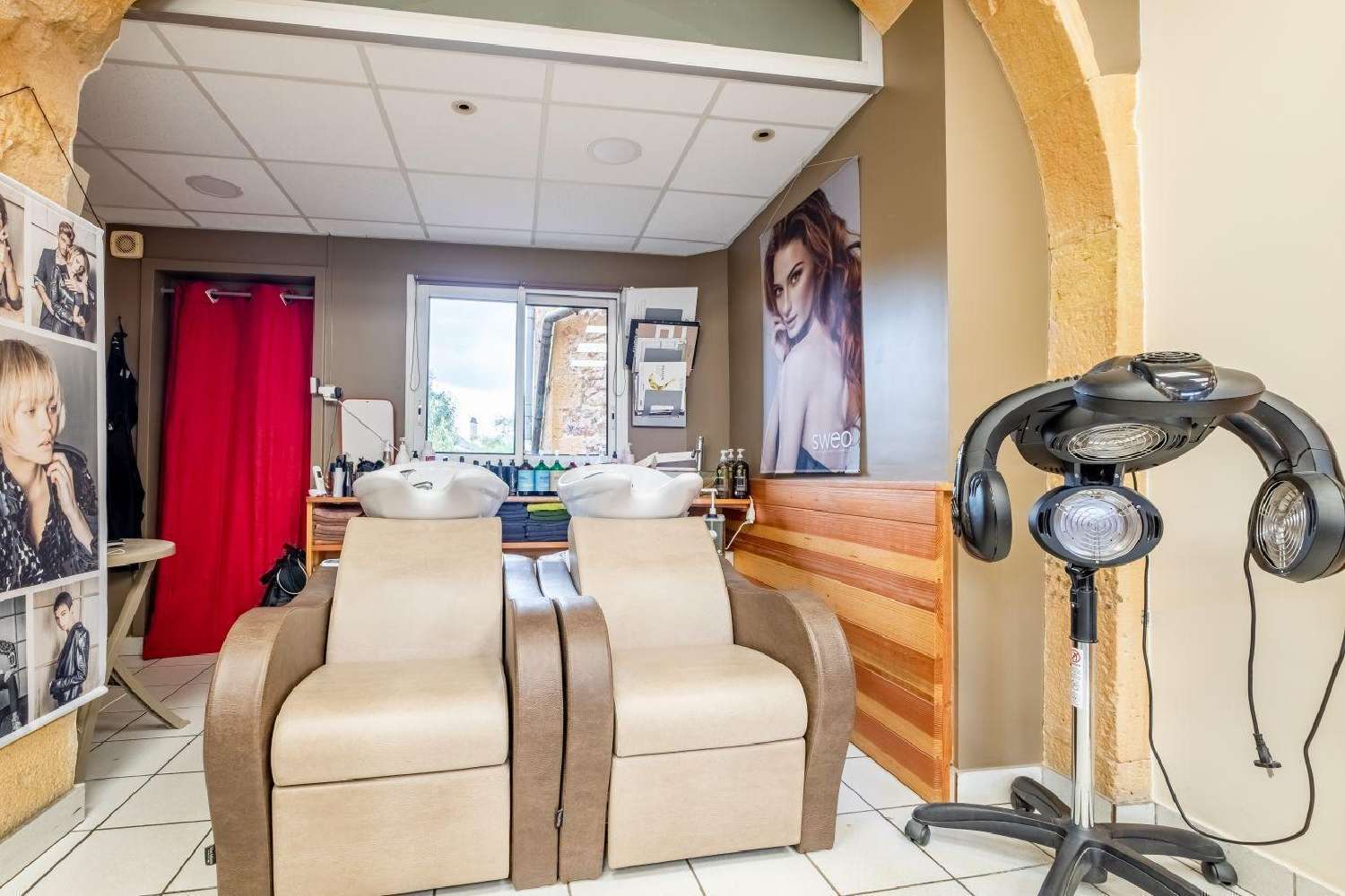  te koop bedrijfsruimte/ kantoor Le Bois-d'Oingt Rhône 2