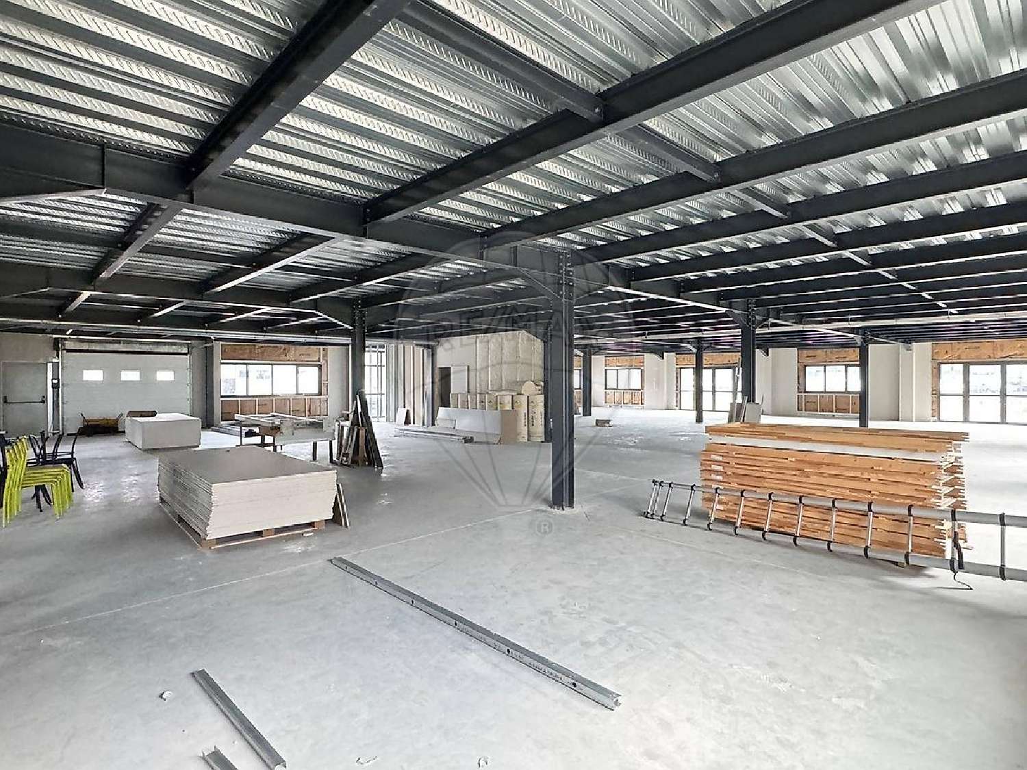  te koop bedrijfsruimte/ kantoor Marnaz Haute-Savoie 2