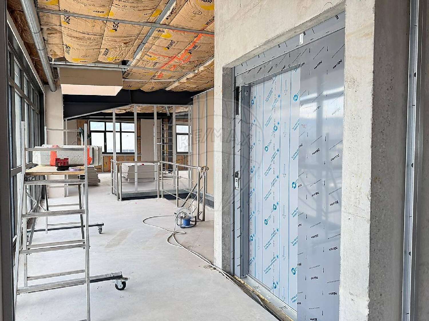  te koop bedrijfsruimte/ kantoor Marnaz Haute-Savoie 8