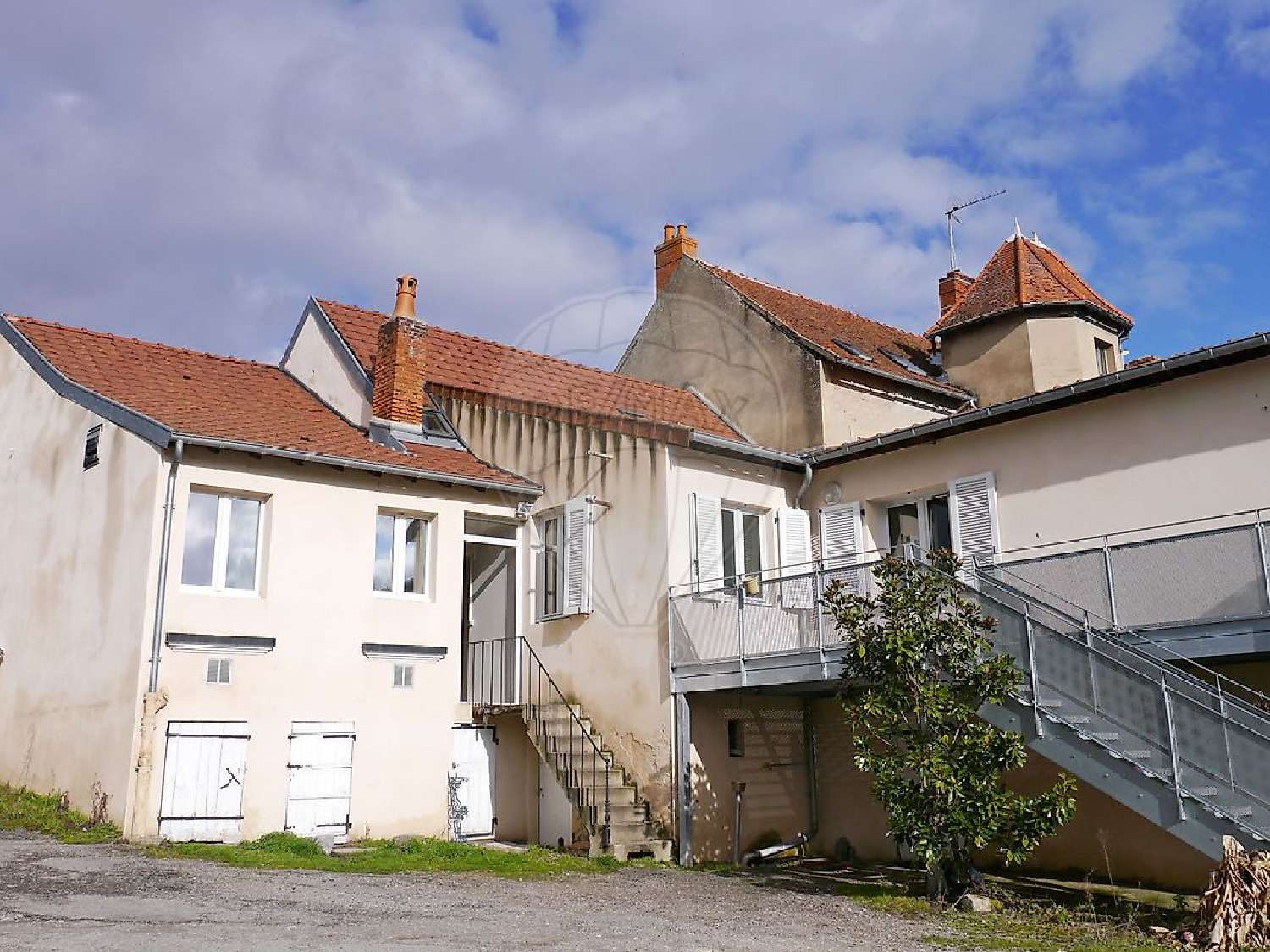  te koop bedrijfsruimte/ kantoor Saint-Pourçain-sur-Sioule Allier 1