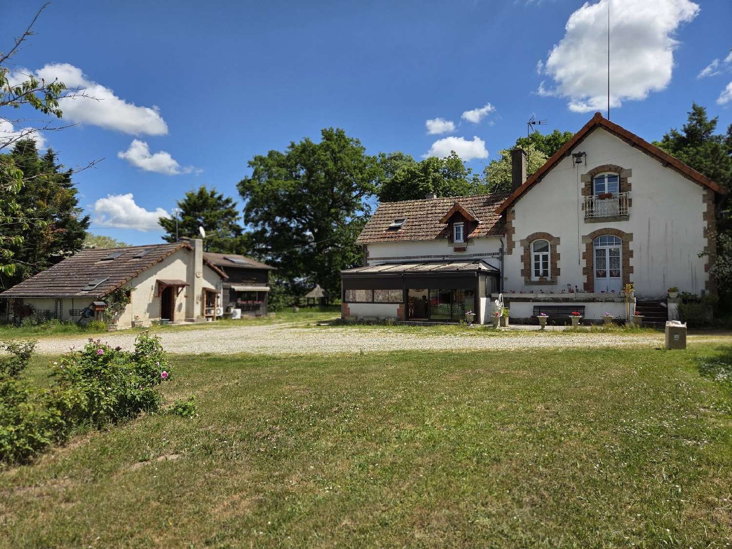  for sale estate Saint-Ennemond Allier 1