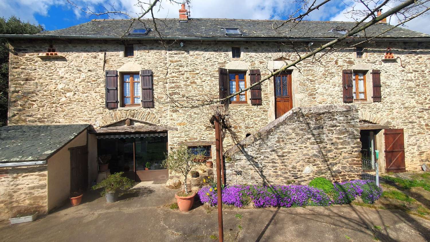 te koop boerderij La Salvetat-Peyralès Aveyron 2