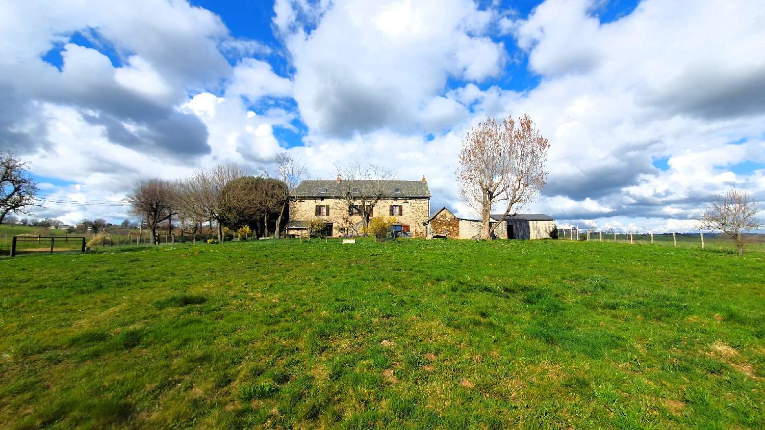 te koop boerderij La Salvetat-Peyralès Aveyron 3