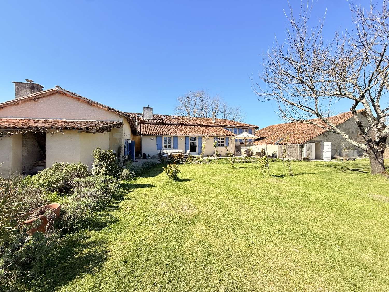  à vendre maison Aubeterre-sur-Dronne Charente 2