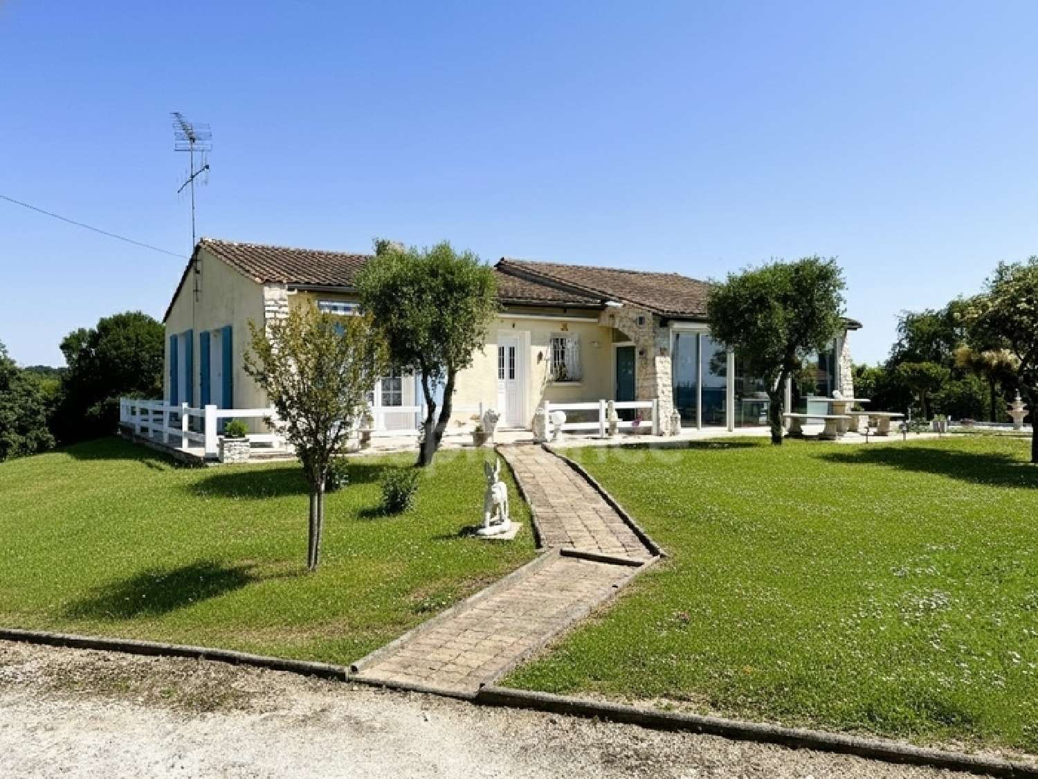  for sale house Chevanceaux Charente-Maritime 1