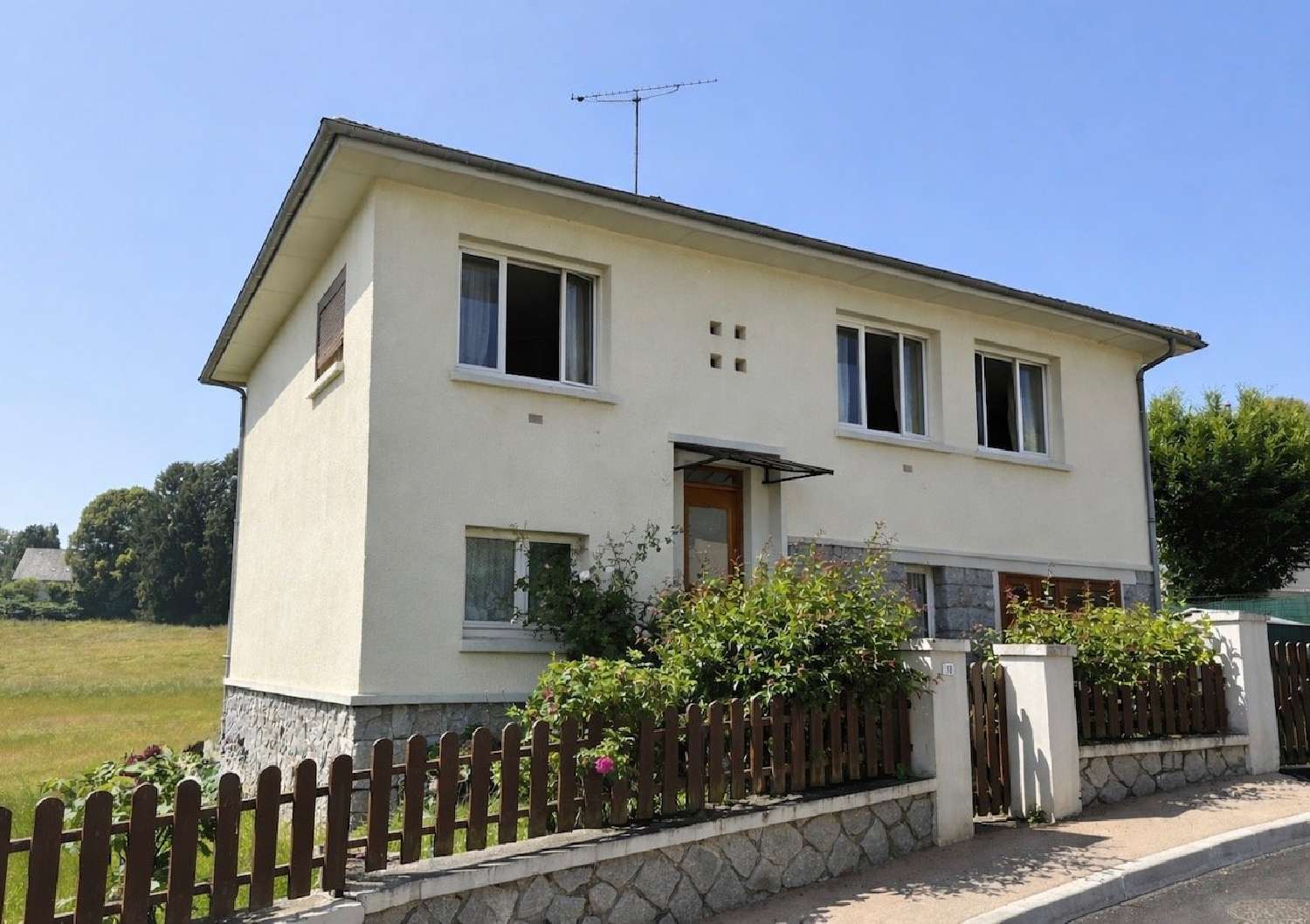  for sale house Montsalvy Cantal 2