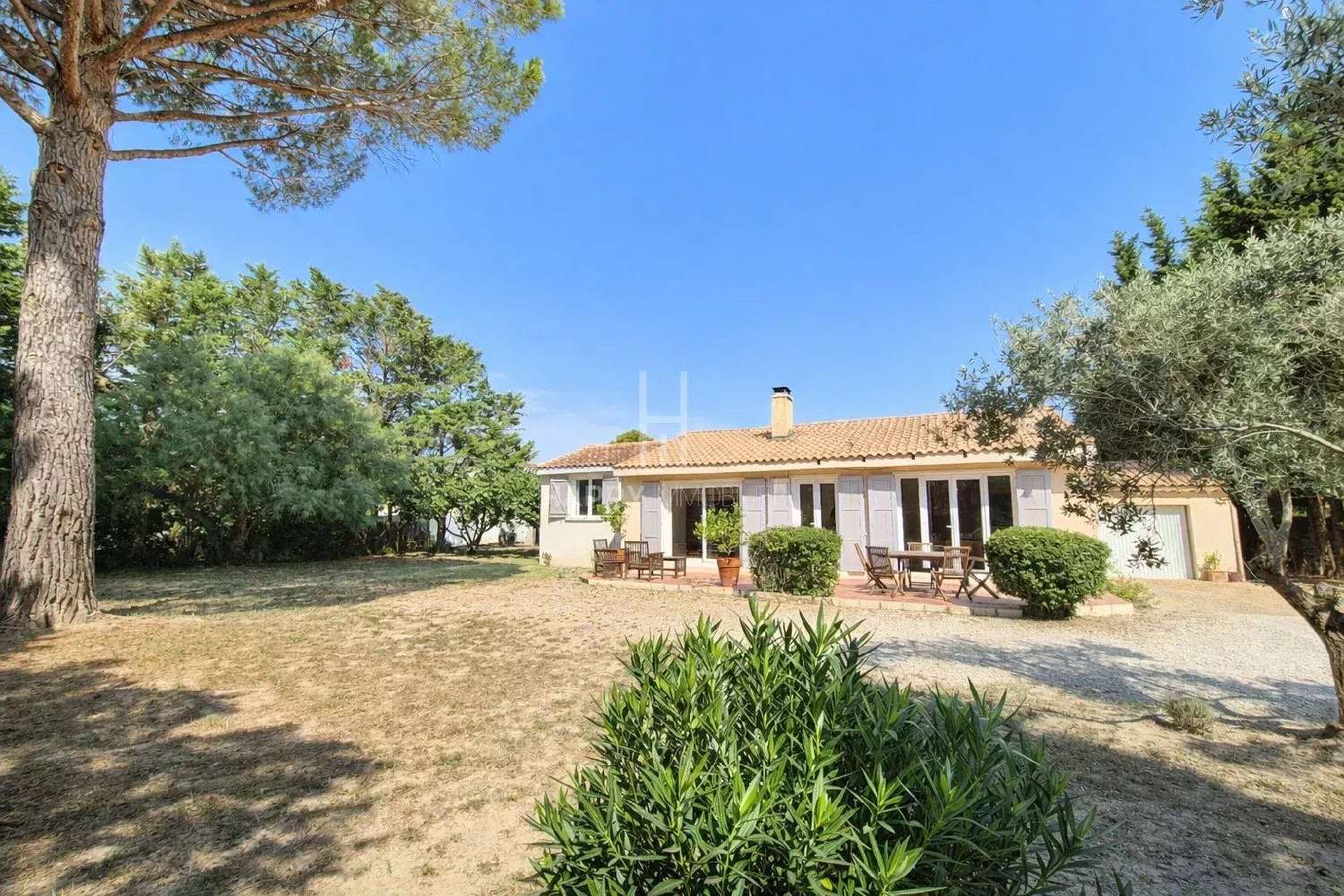  te koop huis Saint-Étienne-du-Grès Bouches-du-Rhône 1