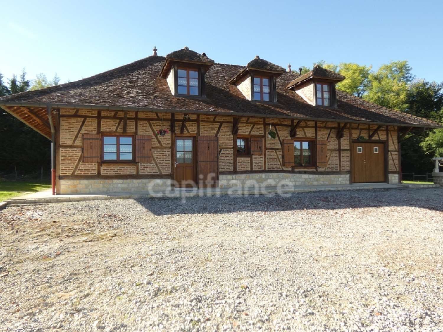  en venta casa Saint-Germain-du-Bois Saône-et-Loire 1