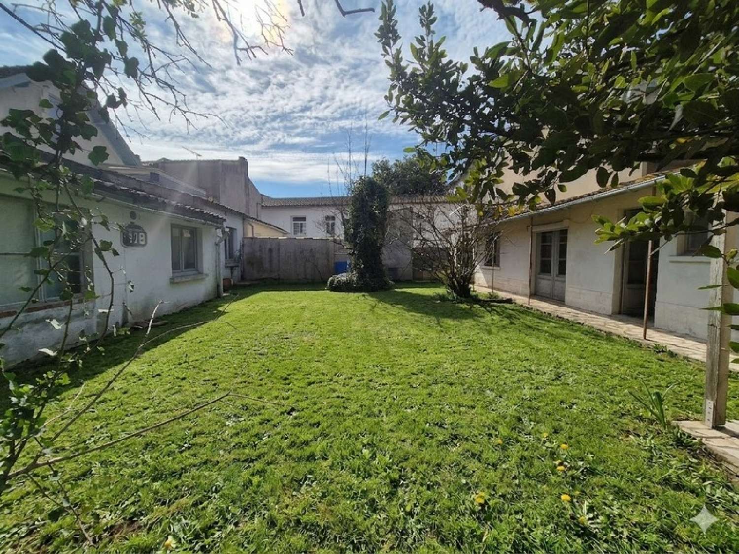 à vendre maison Saint-Jean-d'Angély Charente-Maritime 1