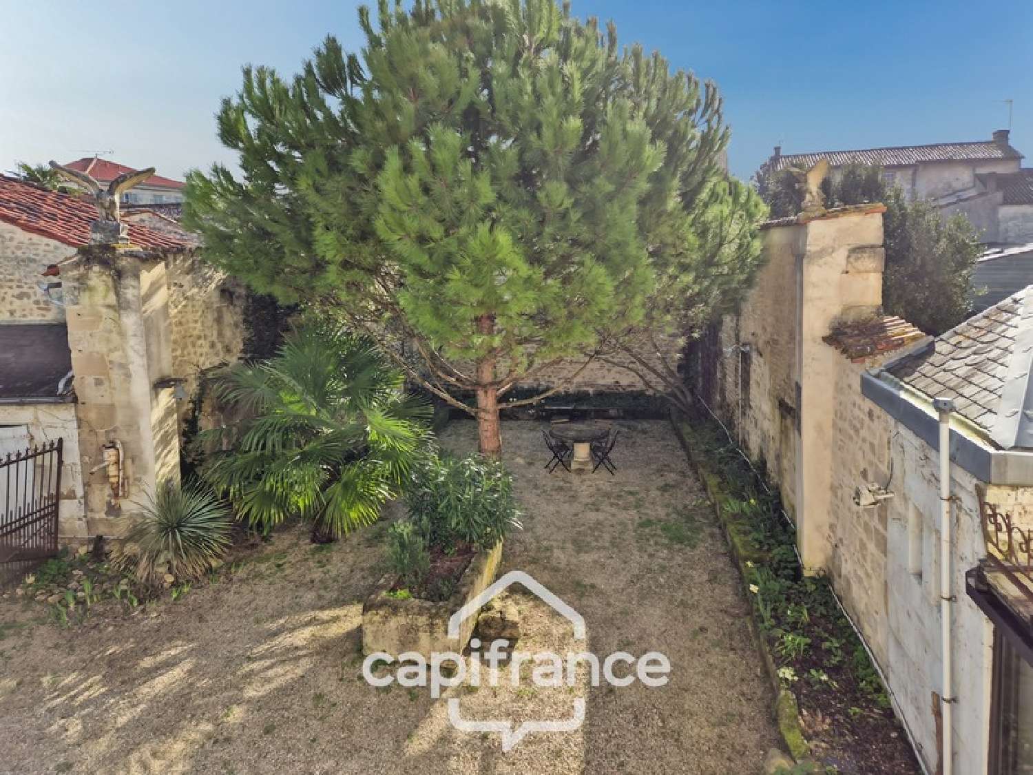 à vendre maison Saint-Jean-d'Angély Charente-Maritime 2