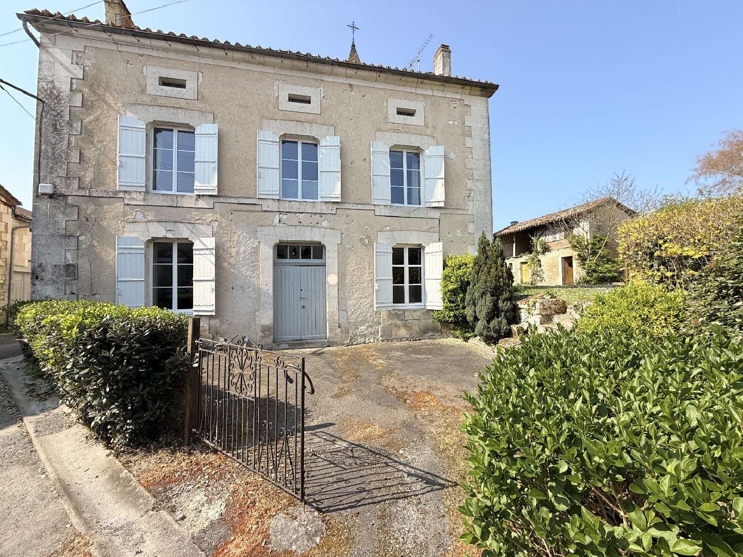 à vendre maison Saint-Séverin Charente 1