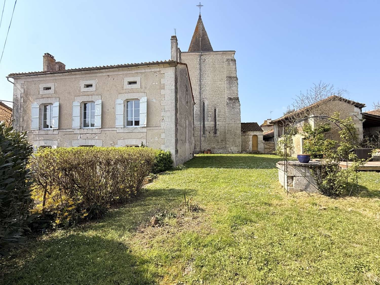 à vendre maison Saint-Séverin Charente 3