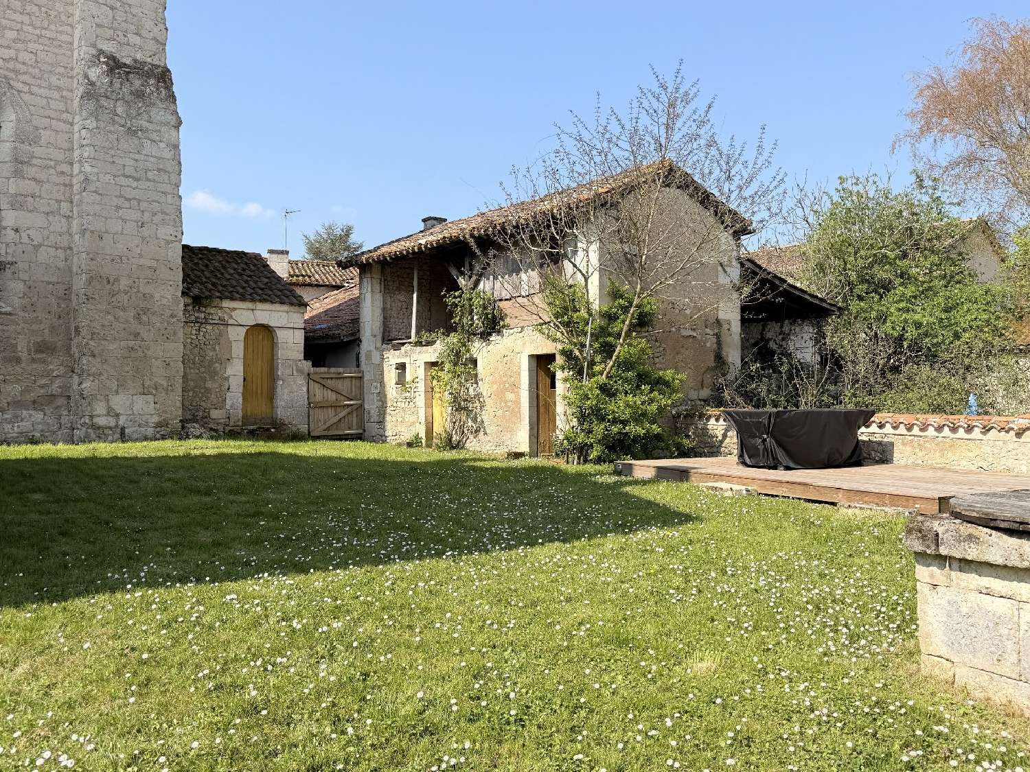 à vendre maison Saint-Séverin Charente 4