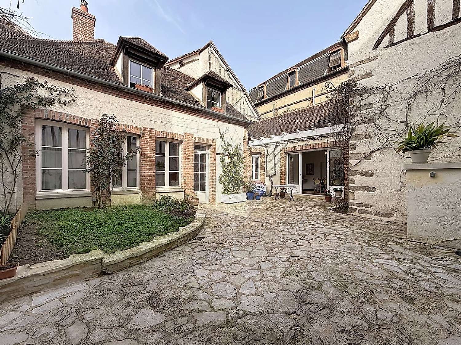  for sale house Sens Yonne 1