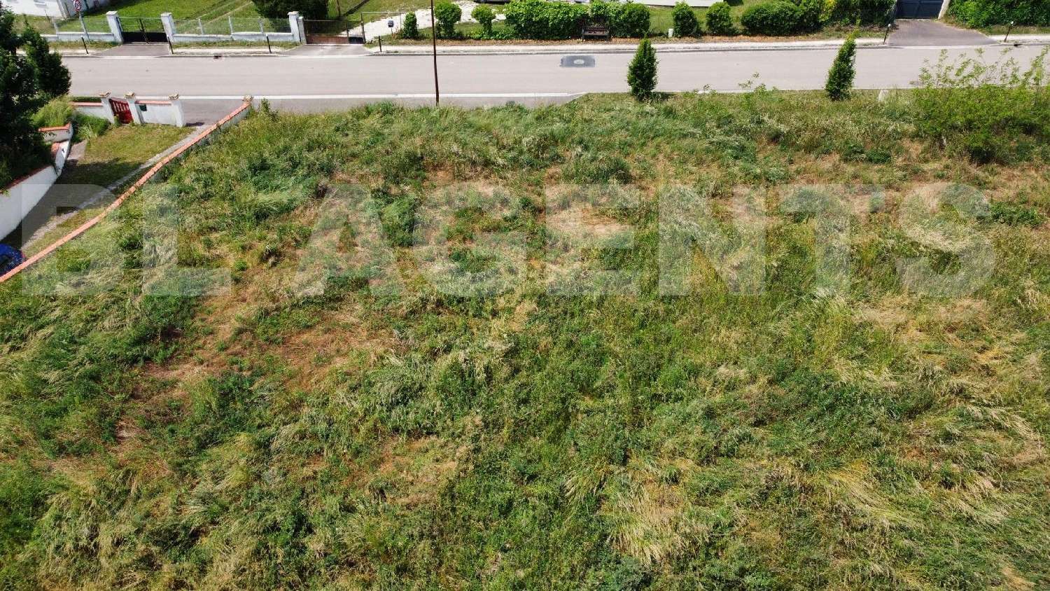  te koop terrein Sergines Yonne 1