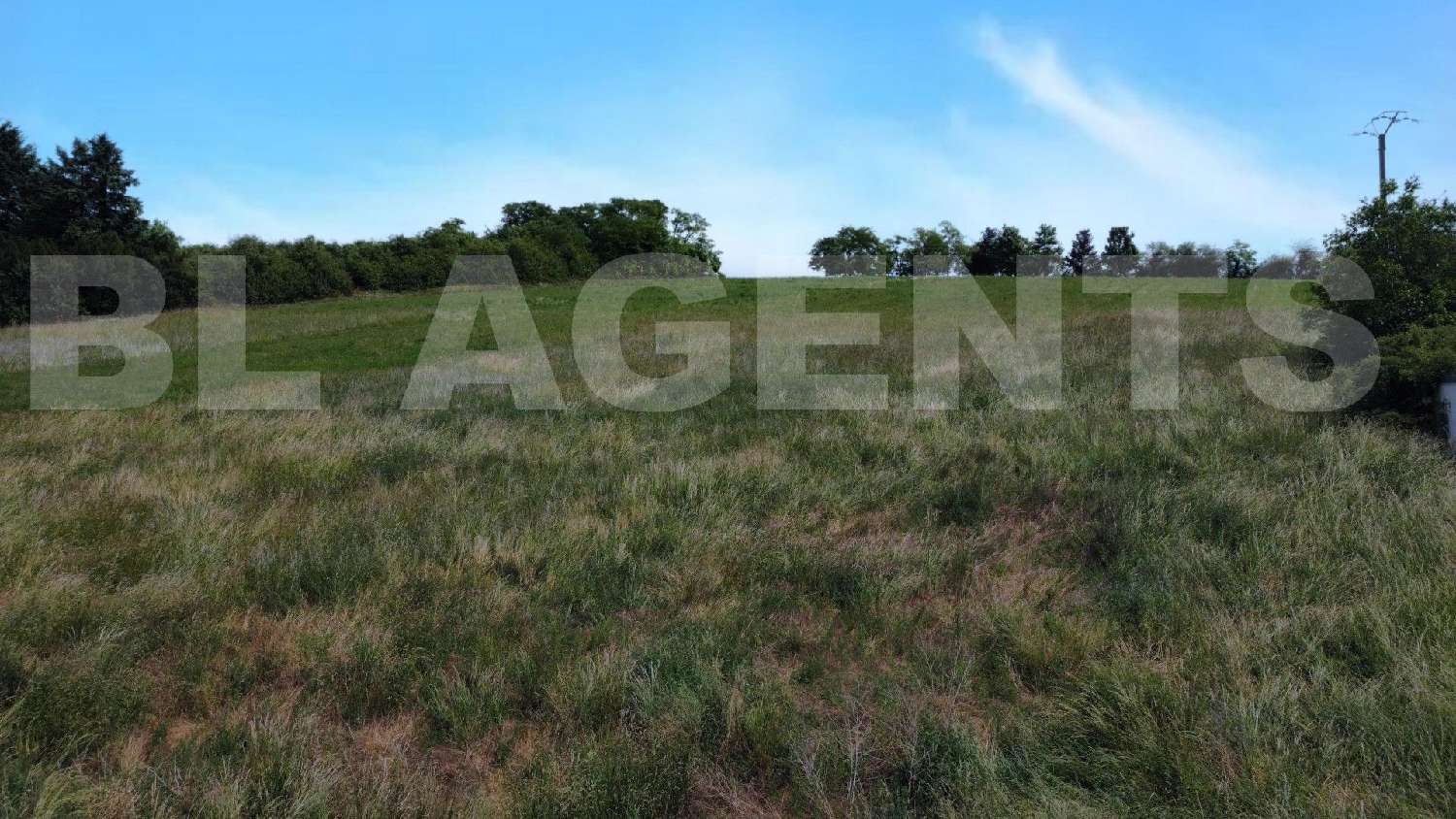  te koop terrein Sergines Yonne 1