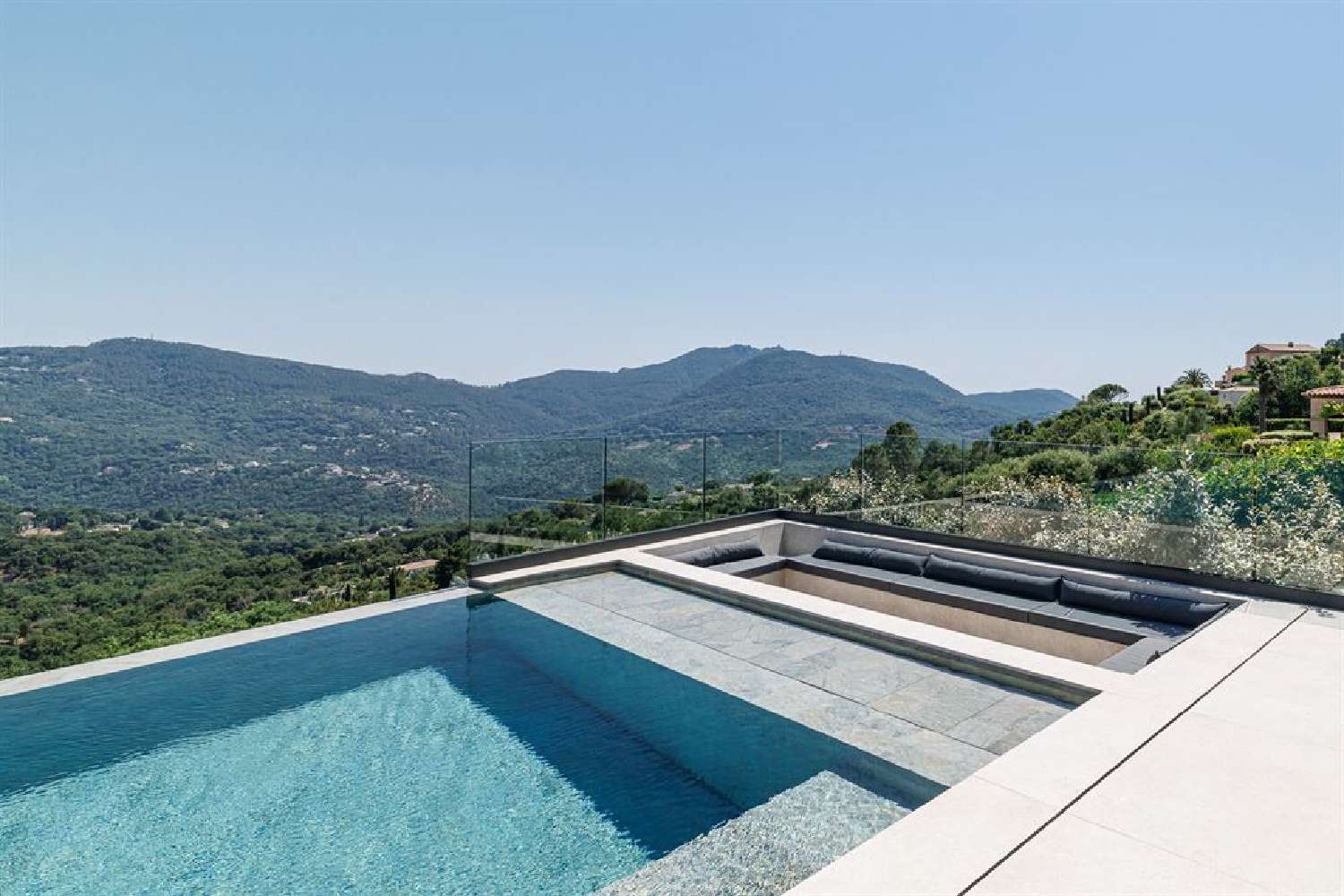  for sale villa Bagnols-en-Forêt Var 2