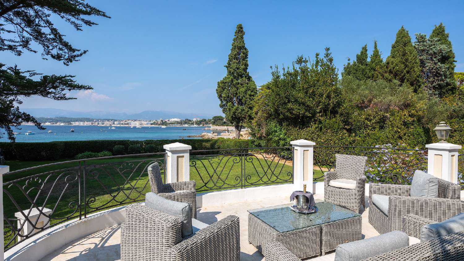  te koop villa Juan-les-Pins Alpes-Maritimes 2