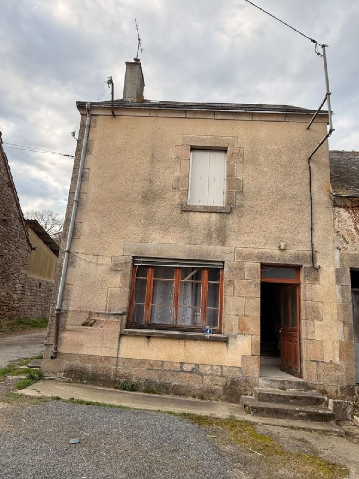  for sale village house La Chapelle-Baloüe Creuse 2