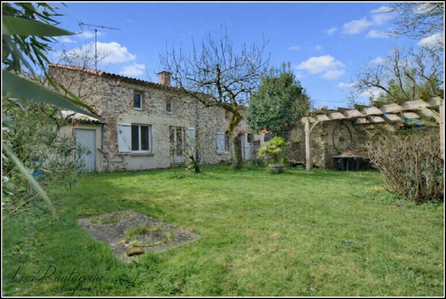  te koop dorpshuis Montaigu Vendée 1