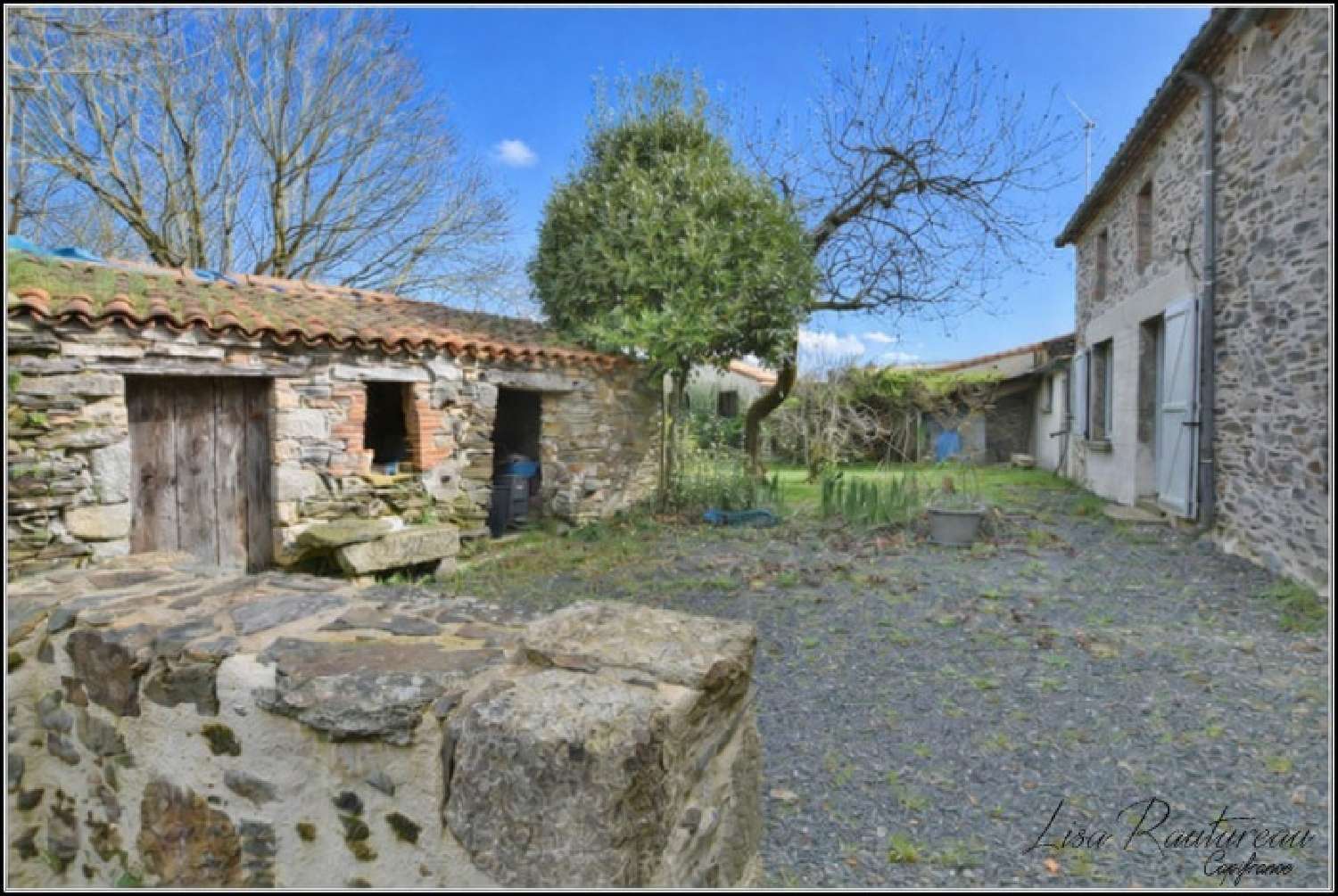  te koop dorpshuis Montaigu Vendée 2