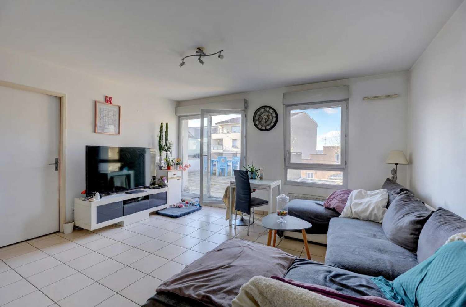  for sale apartment Décines-Charpieu Rhône 1