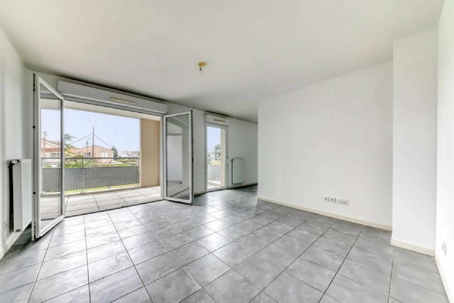  for sale apartment Décines-Charpieu Rhône 1