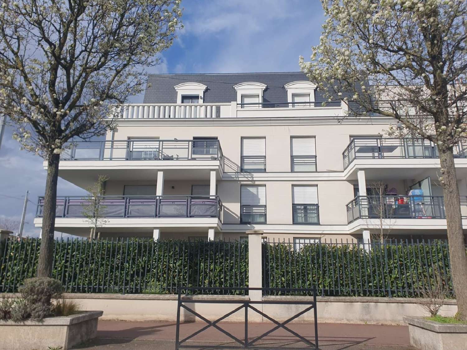  te koop appartement Suresnes Hauts-de-Seine 1