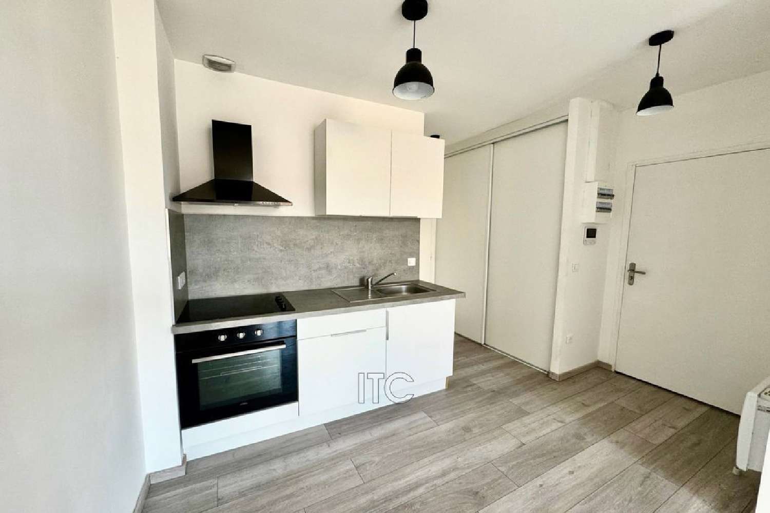  à vendre appartement Trets Bouches-du-Rhône 1