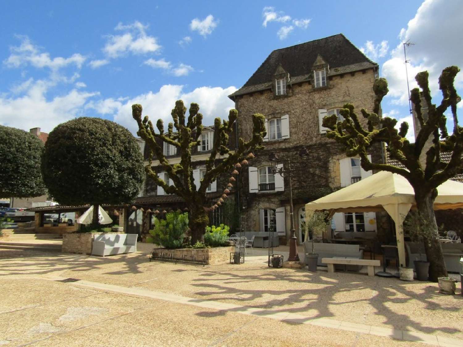  te koop bar-café Sireuil Dordogne 1