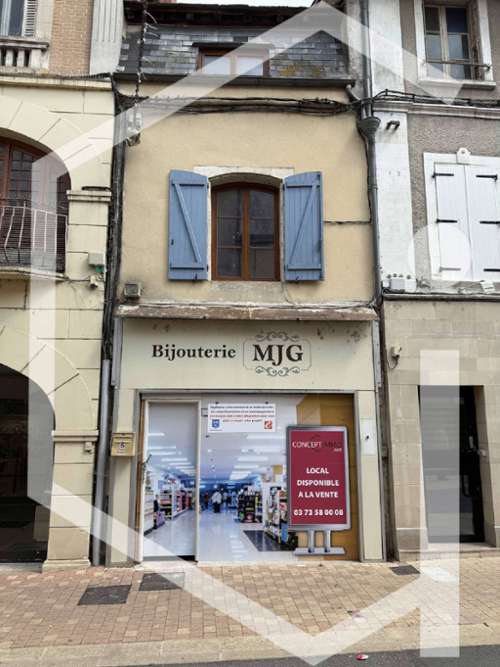 Cosne-Cours-sur-Loire Nièvre edificio foto