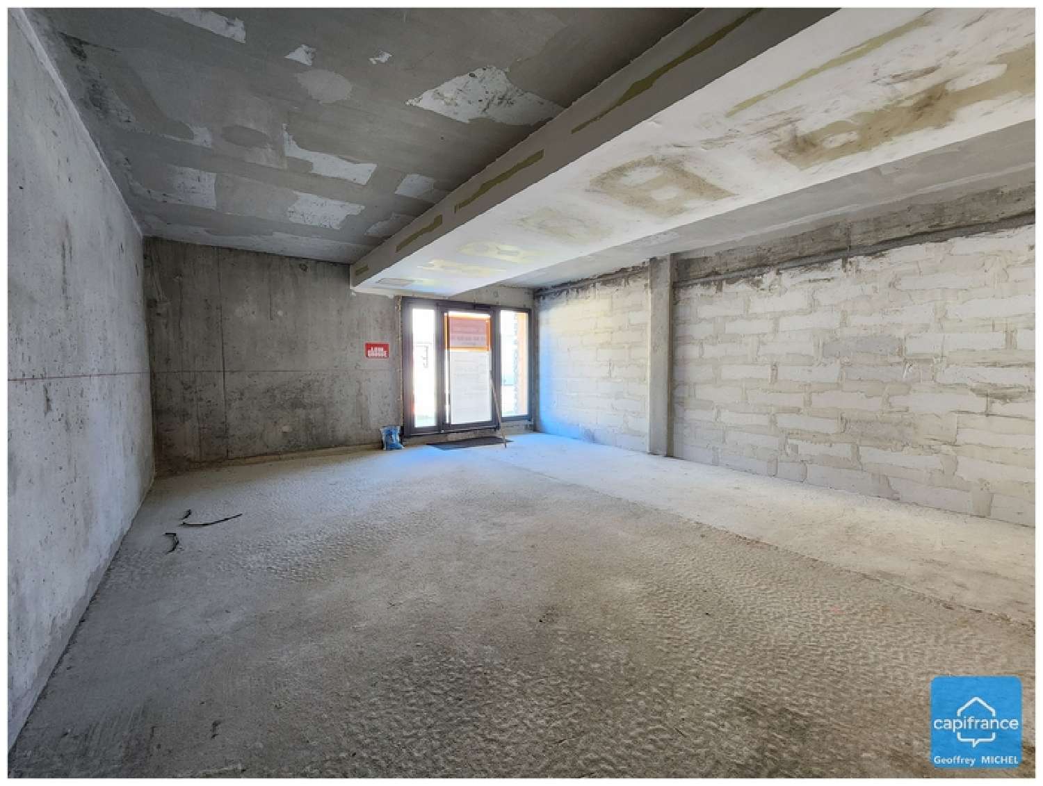  te koop bedrijfsruimte/ kantoor Huez Isère 3