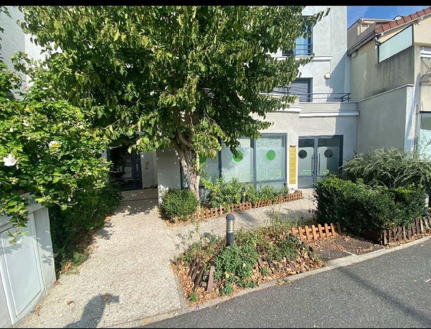  for sale commercial Issy-les-Moulineaux Hauts-de-Seine 1