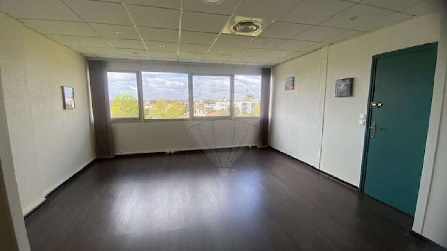  for sale commercial Mérignac Gironde 1