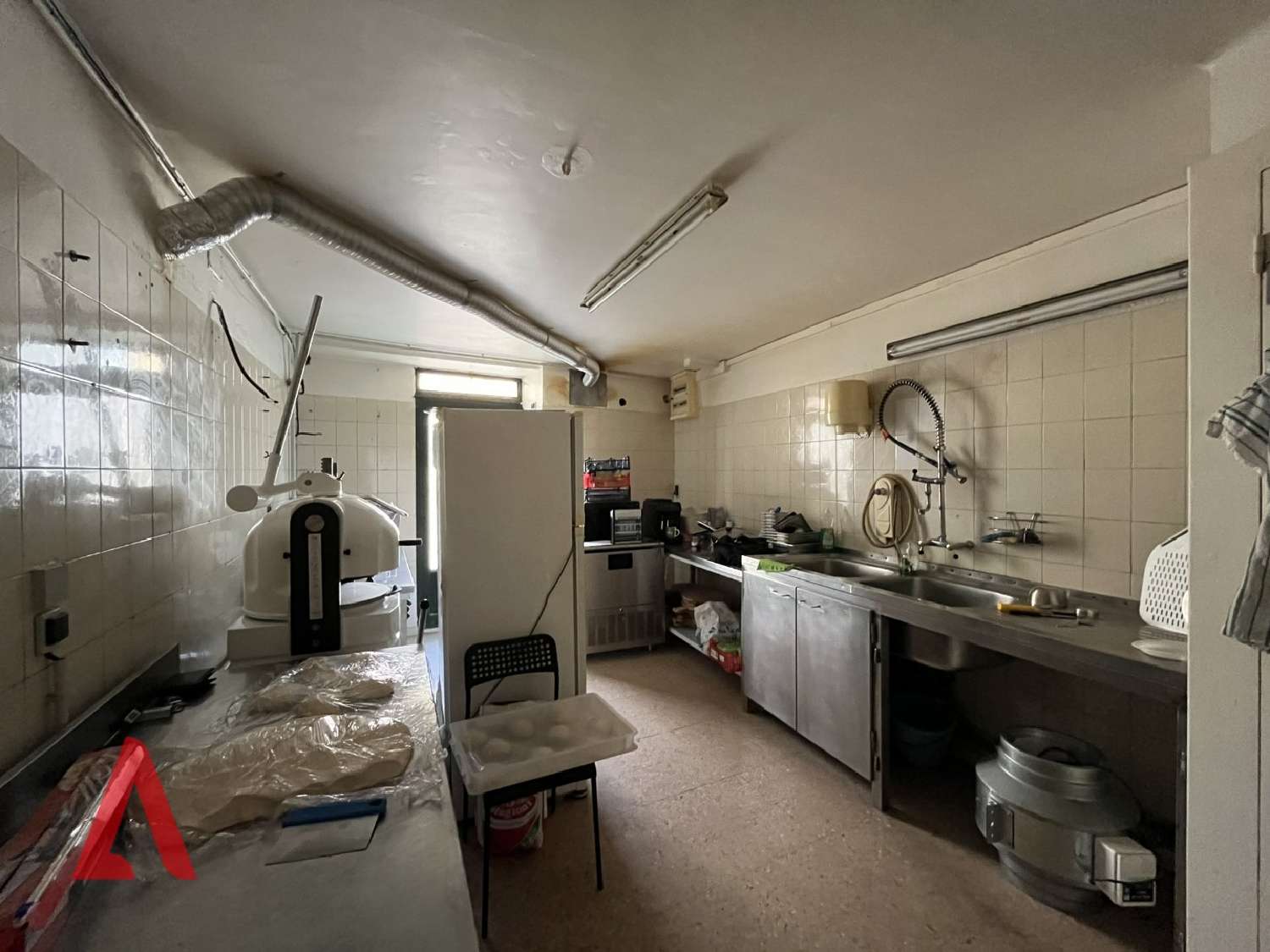  à vendre commerce Roujan Hérault 3