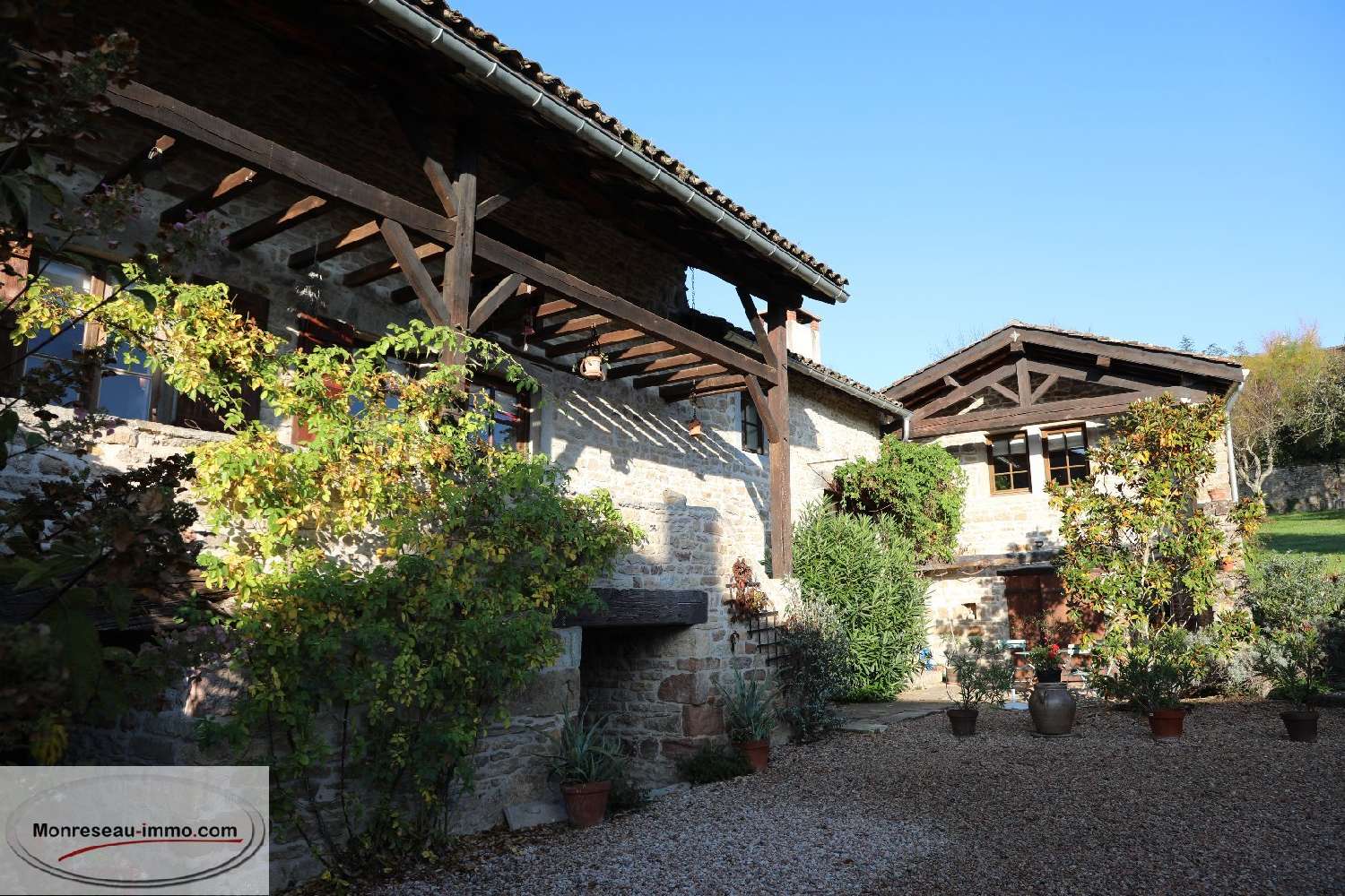 for sale estate La Roche-Vineuse Saône-et-Loire 1