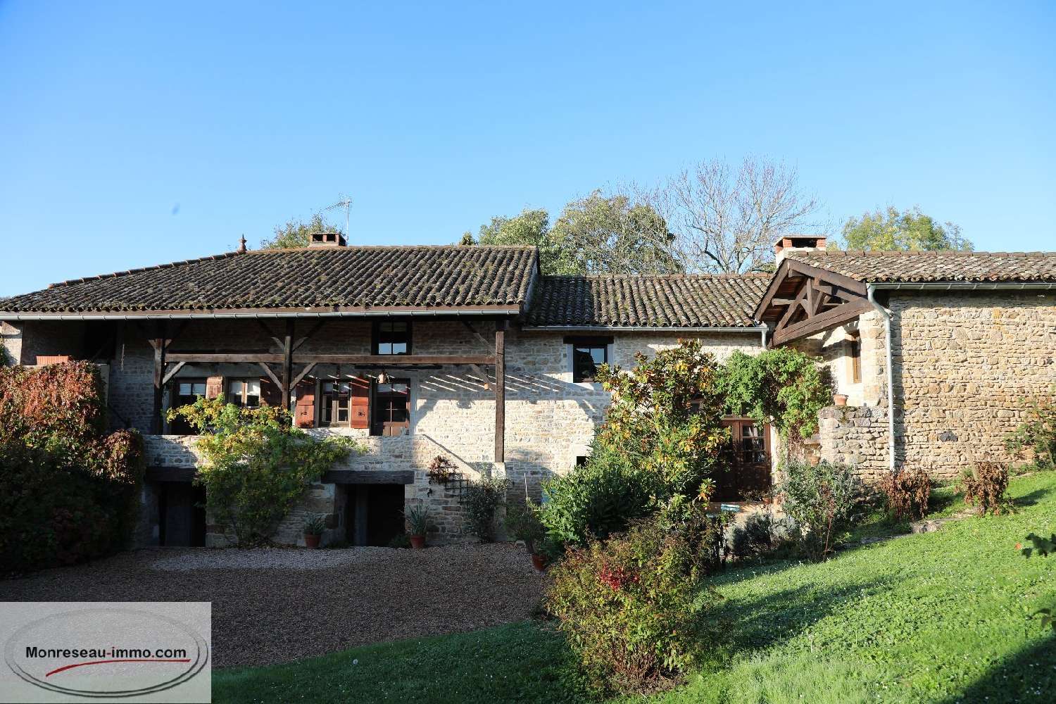 for sale estate La Roche-Vineuse Saône-et-Loire 3