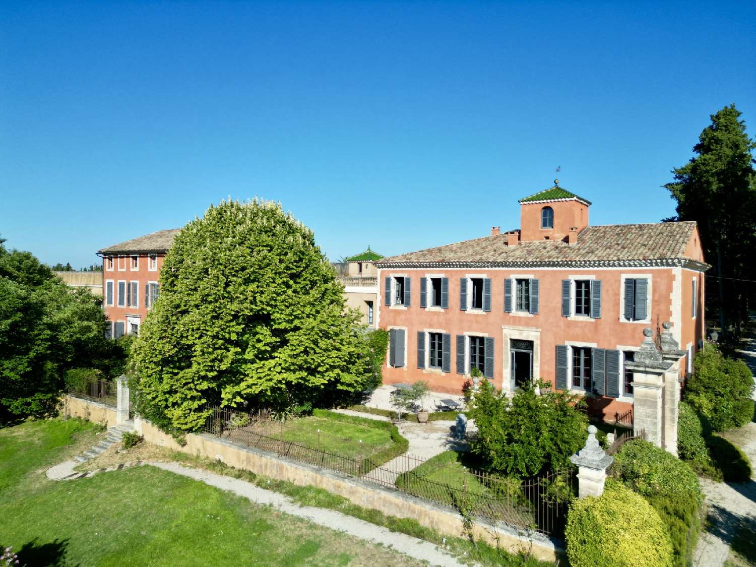  for sale estate Loriol-du-Comtat Vaucluse 1